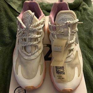 Nike W Air Max 270 React